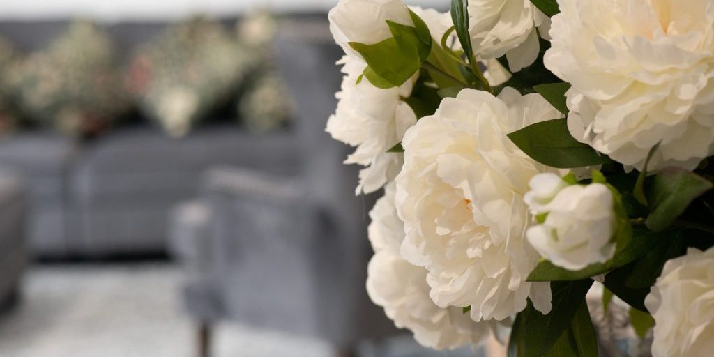 Close up of white flowers. A guide to death certificates in WA.